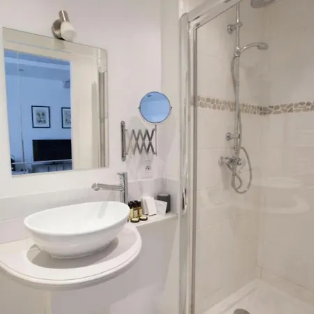 Batisse Paradis- 3 Calmes Et Elegants Au Centre Historique De * Beaune (Cote d'Or)