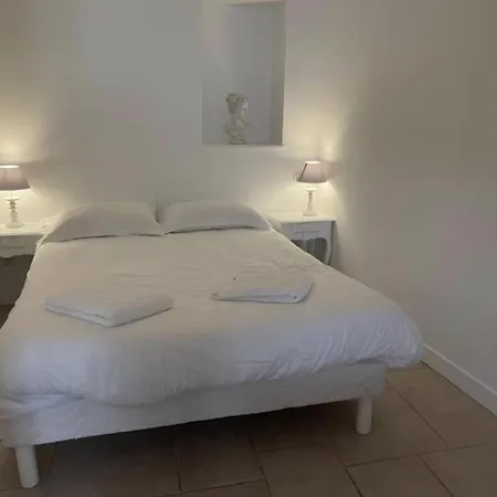 Appartement Batisse Paradis- 3 Calmes Et Elegants Au Centre Historique De Beaune (Cote d'Or)