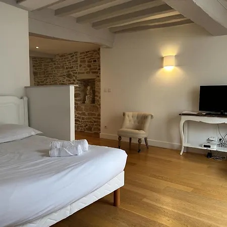 Batisse Paradis- 3 Calmes Et Elegants Au Centre Historique De * Beaune (Cote d'Or)