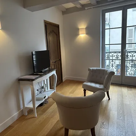 Appartement Batisse Paradis- 3 Calmes Et Elegants Au Centre Historique De *