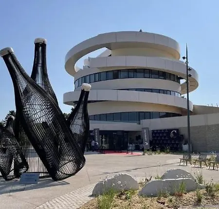 Batisse Paradis- 3 Calmes Et Elegants Au Centre Historique De *