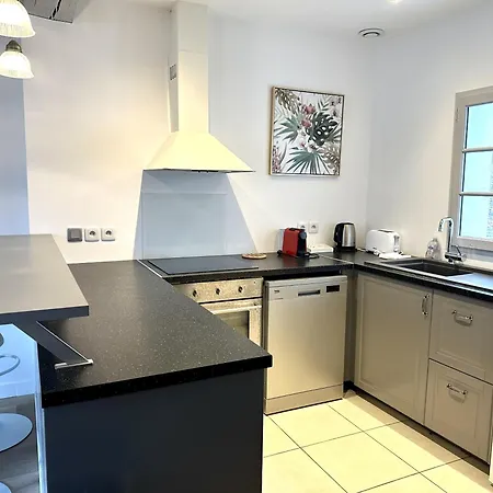 Batisse Paradis- 3 Calmes Et Elegants Au Centre Historique De * Beaune (Cote d'Or)