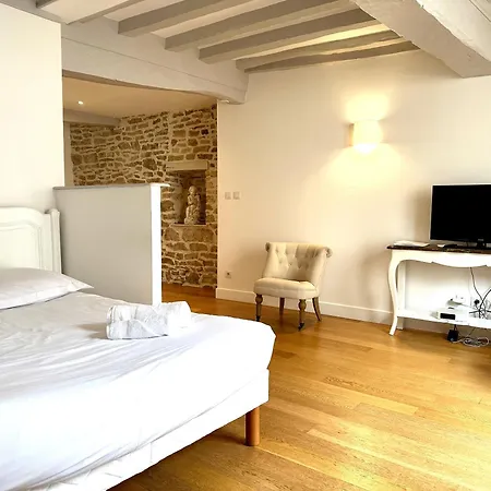 Batisse Paradis- 3 Calmes Et Elegants Au Centre Historique De Appartamento