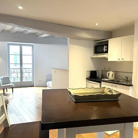 Batisse Paradis- 3 Calmes Et Elegants Au Centre Historique De Appartement *