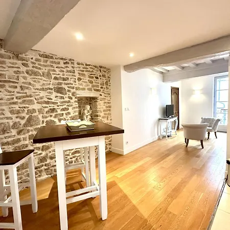 Appartement Batisse Paradis- 3 Calmes Et Elegants Au Centre Historique De