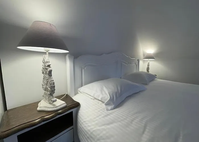 Апартаменти Batisse Paradis- 3 Calmes Et Elegants Au Centre Historique De Бон