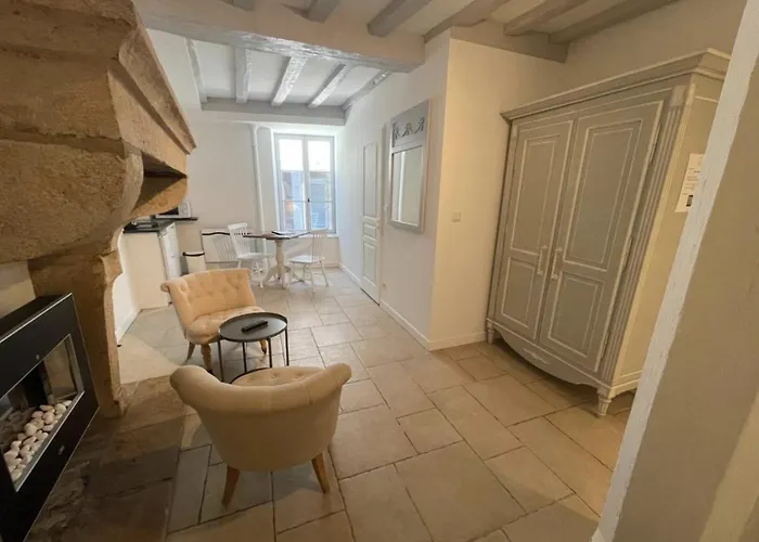 Batisse Paradis- 3 Calmes Et Elegants Au Centre Historique De Бон