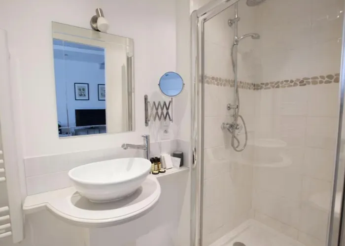 Batisse Paradis- 3 Calmes Et Elegants Au Centre Historique De * Beaune (Cote d'Or)