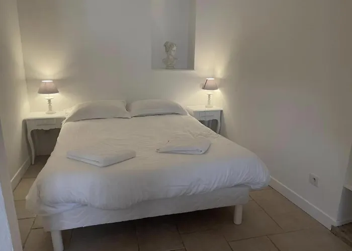 Апартаменти Batisse Paradis- 3 Calmes Et Elegants Au Centre Historique De Бон