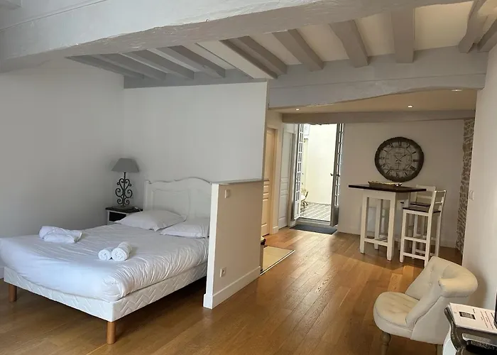 Batisse Paradis- 3 Calmes Et Elegants Au Centre Historique De Апартаменти *