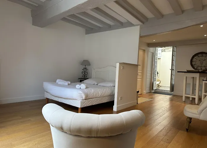 Batisse Paradis- 3 Calmes Et Elegants Au Centre Historique De * Beaune (Cote d'Or)