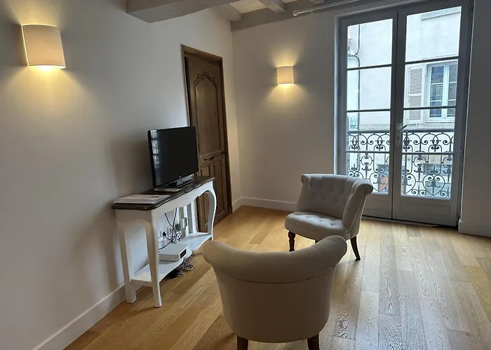 Апартаменти Batisse Paradis- 3 Calmes Et Elegants Au Centre Historique De *