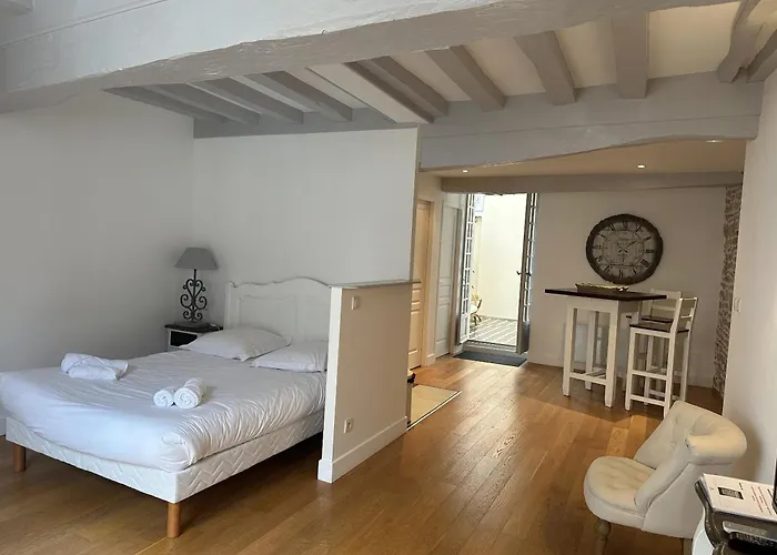 Апартаменти Batisse Paradis- 3 Calmes Et Elegants Au Centre Historique De *