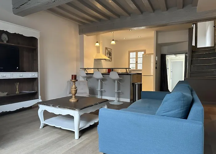 Batisse Paradis- 3 Calmes Et Elegants Au Centre Historique De Апартаменти Бон