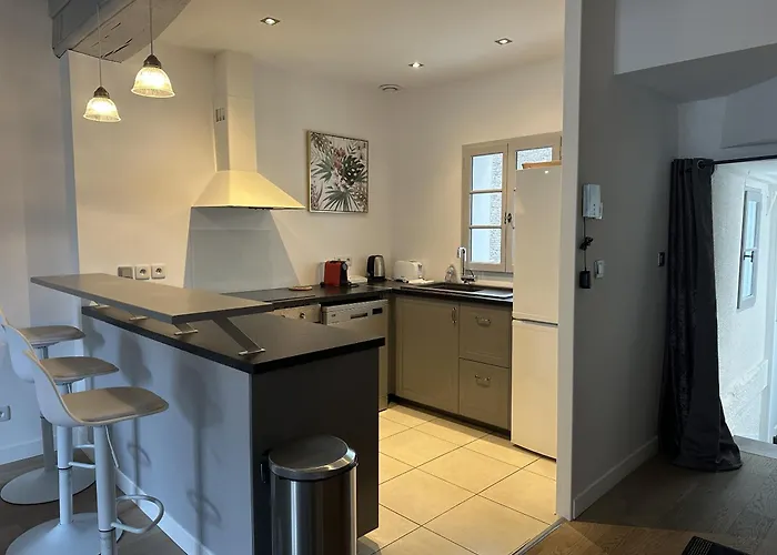 Batisse Paradis- 3 Calmes Et Elegants Au Centre Historique De Бон