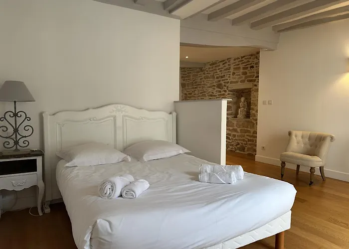 Batisse Paradis- 3 Calmes Et Elegants Au Centre Historique De Daire *