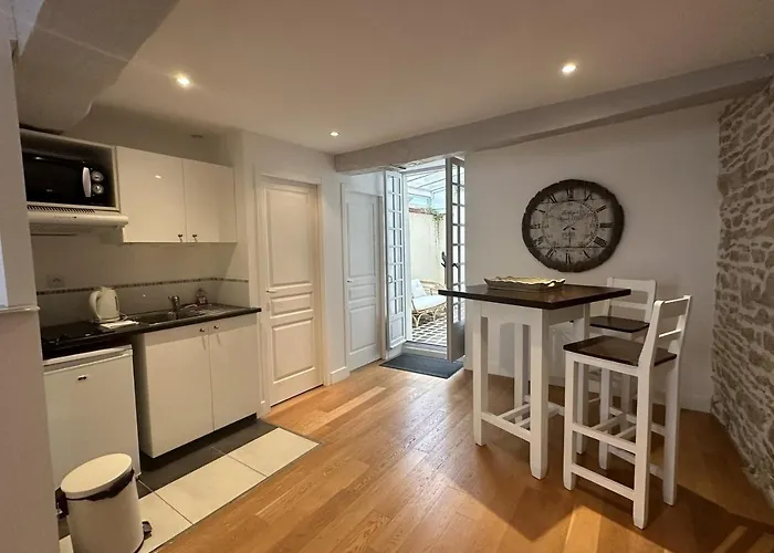 Daire Batisse Paradis- 3 Calmes Et Elegants Au Centre Historique De Beaune (Cote d'Or)