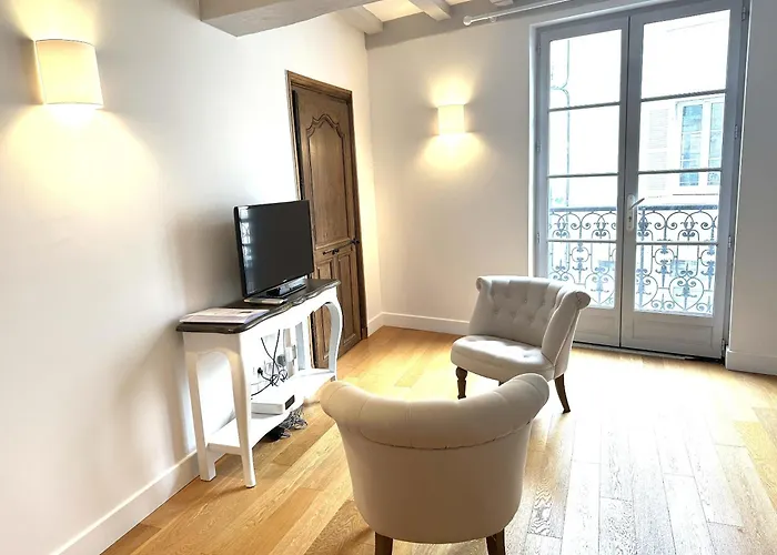 Batisse Paradis- 3 Calmes Et Elegants Au Centre Historique De *