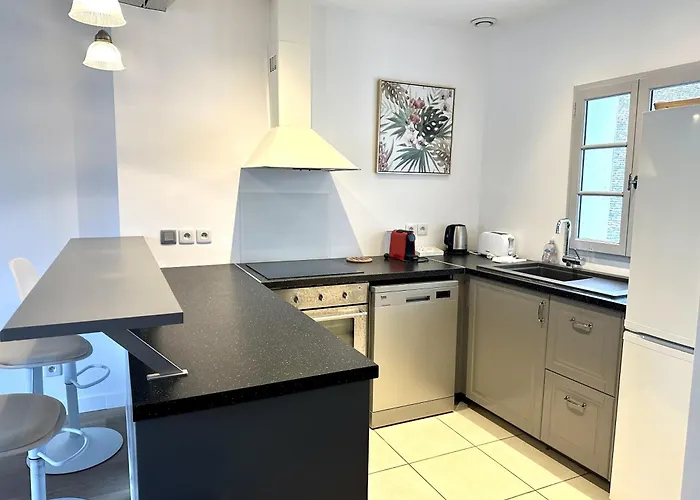 Batisse Paradis- 3 Calmes Et Elegants Au Centre Historique De * Бон