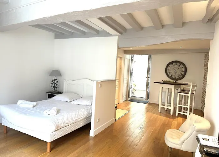 Апартаменти Batisse Paradis- 3 Calmes Et Elegants Au Centre Historique De