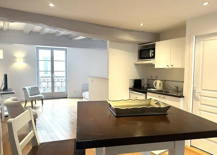 Batisse Paradis- 3 Calmes Et Elegants Au Centre Historique De Daire *