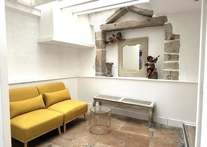 Apartment Batisse Paradis- 3 Calmes Et Elegants Au Centre Historique De Beaune (Cote d'Or)