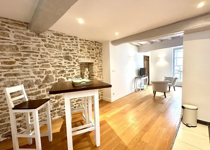 Апартаменти Batisse Paradis- 3 Calmes Et Elegants Au Centre Historique De